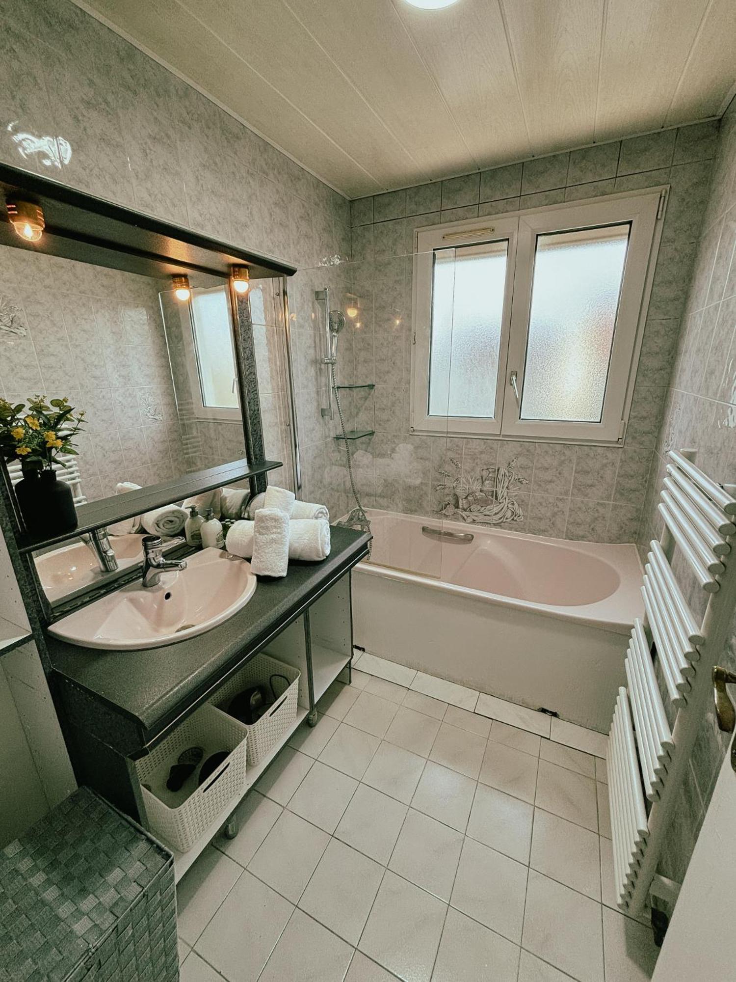 Duplex Avec Jardin - Proche Paris - Disneyland - Rer - نْوازي لو جْرا المظهر الخارجي الصورة