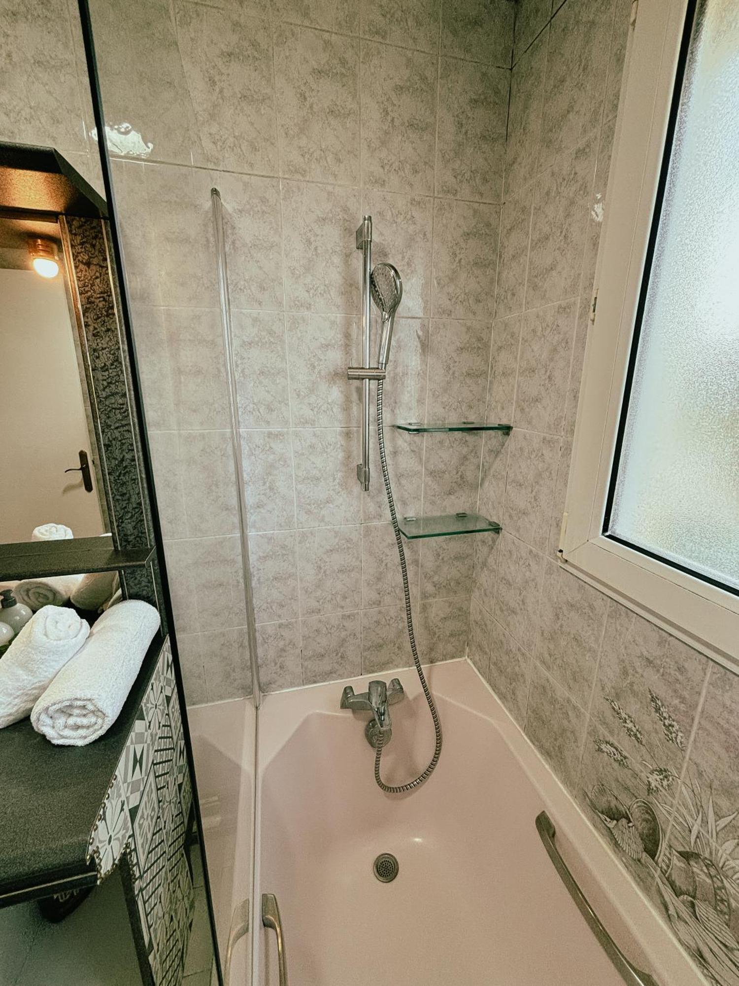 Duplex Avec Jardin - Proche Paris - Disneyland - Rer - نْوازي لو جْرا المظهر الخارجي الصورة
